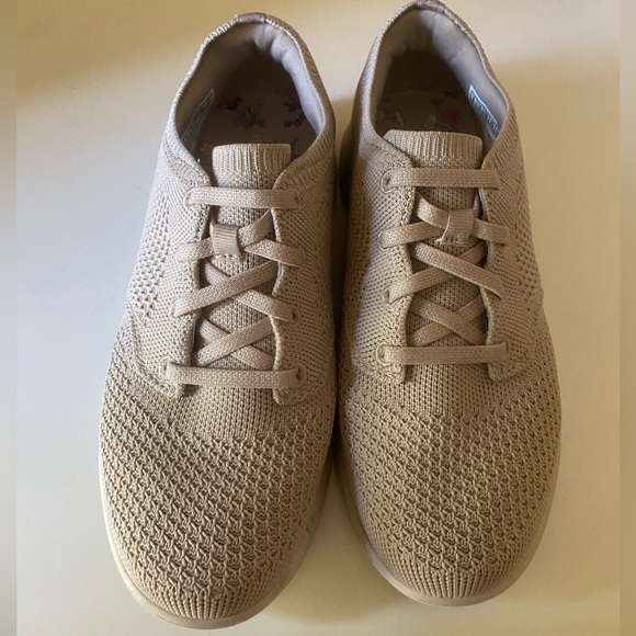 Women’s On the go Skechers Size 6 Taupe New - Picture 2 of 12